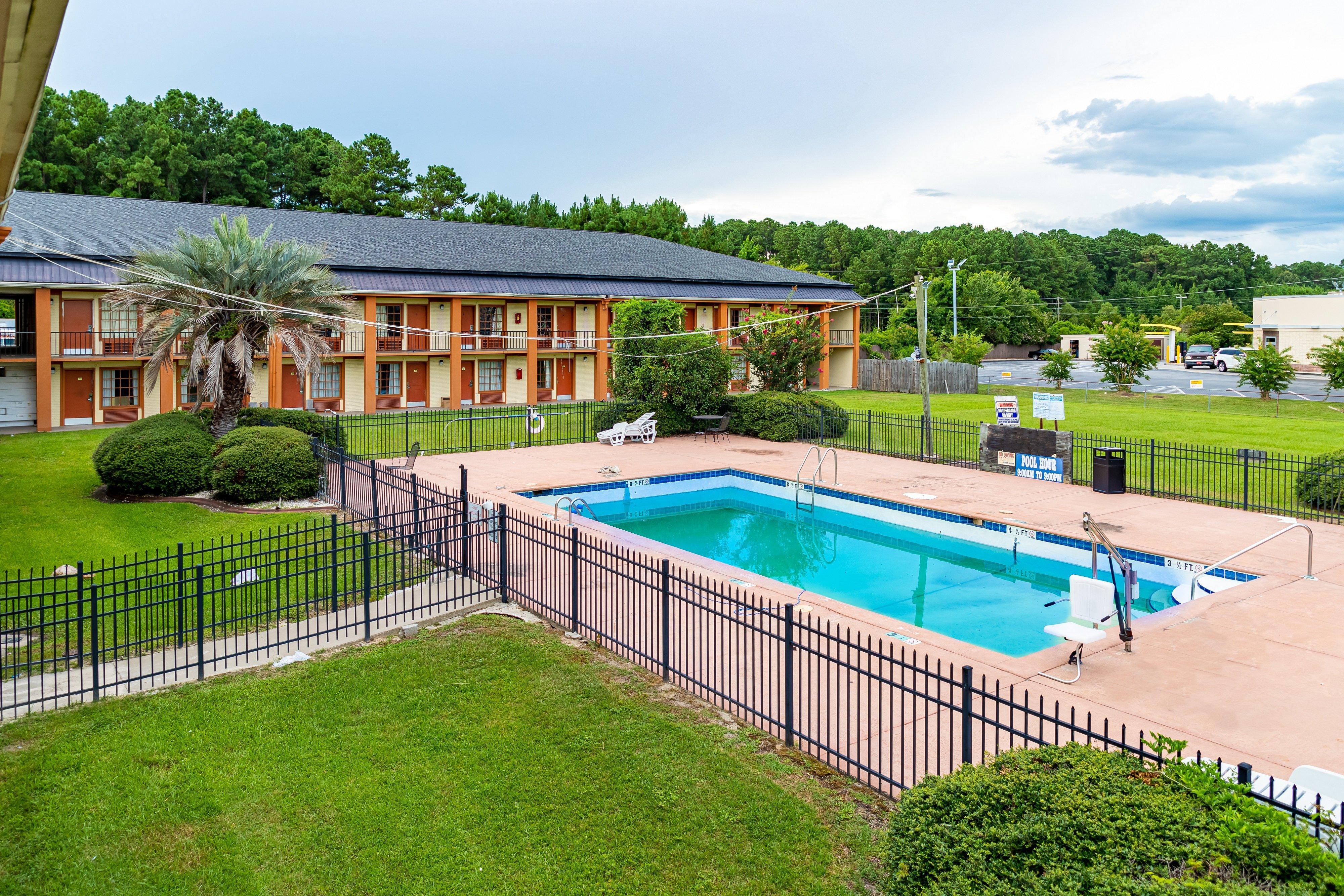 Red Roof Inn Savannah - Richmond Hill I-95 Экстерьер фото